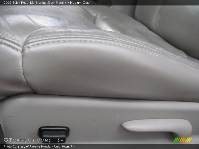 Sterling Silver Metallic / Medium Gray 2002 Buick Regal LS