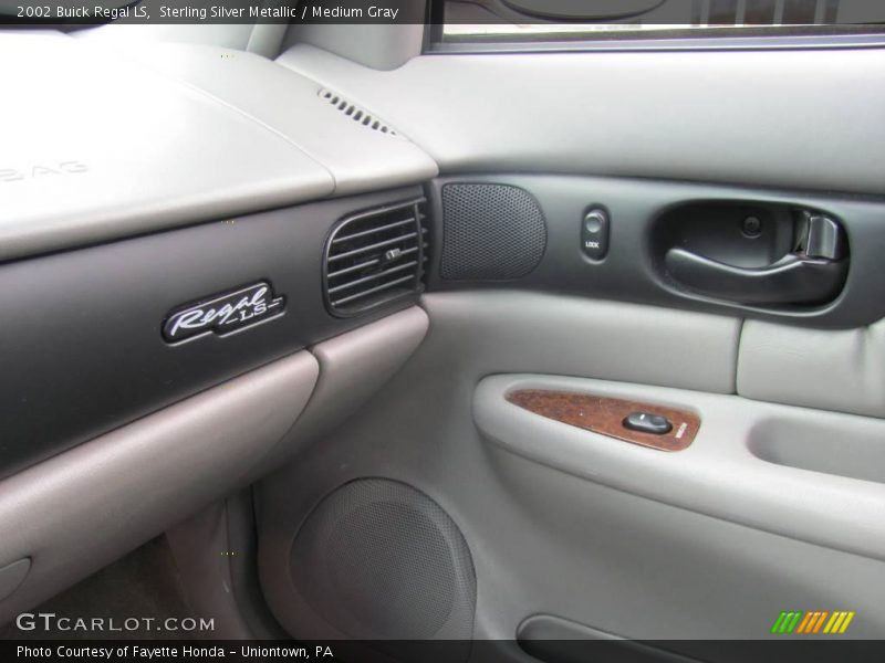 Sterling Silver Metallic / Medium Gray 2002 Buick Regal LS