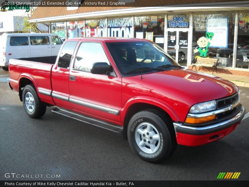 Victory Red / Graphite 2003 Chevrolet S10 LS Extended Cab 4x4