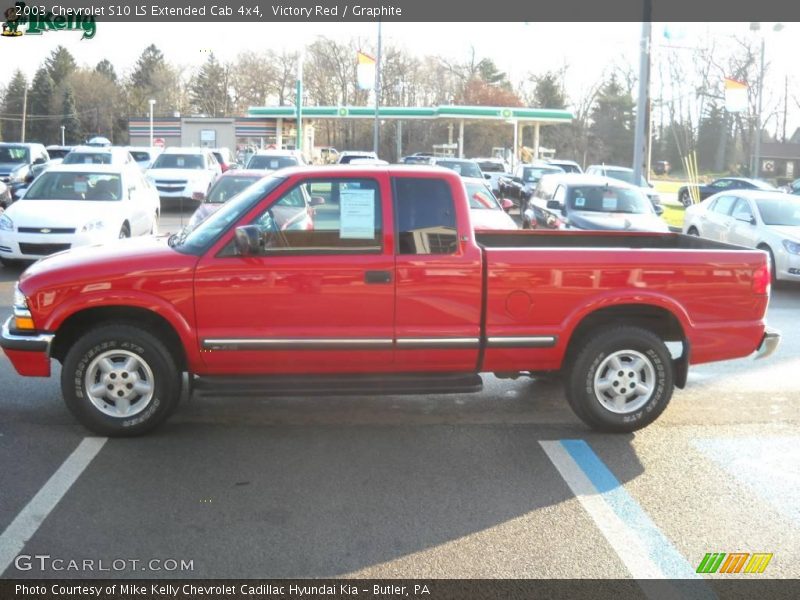 Victory Red / Graphite 2003 Chevrolet S10 LS Extended Cab 4x4