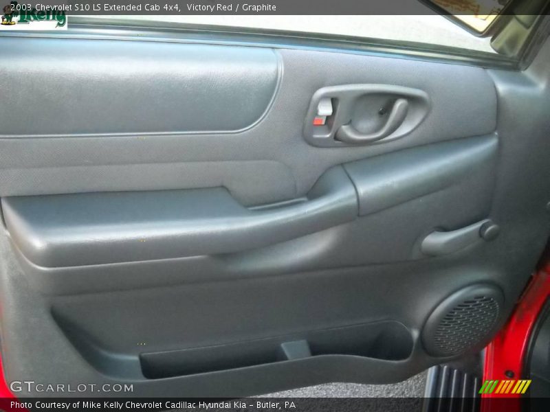 Victory Red / Graphite 2003 Chevrolet S10 LS Extended Cab 4x4