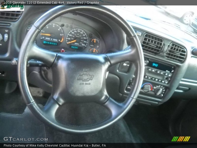 Victory Red / Graphite 2003 Chevrolet S10 LS Extended Cab 4x4
