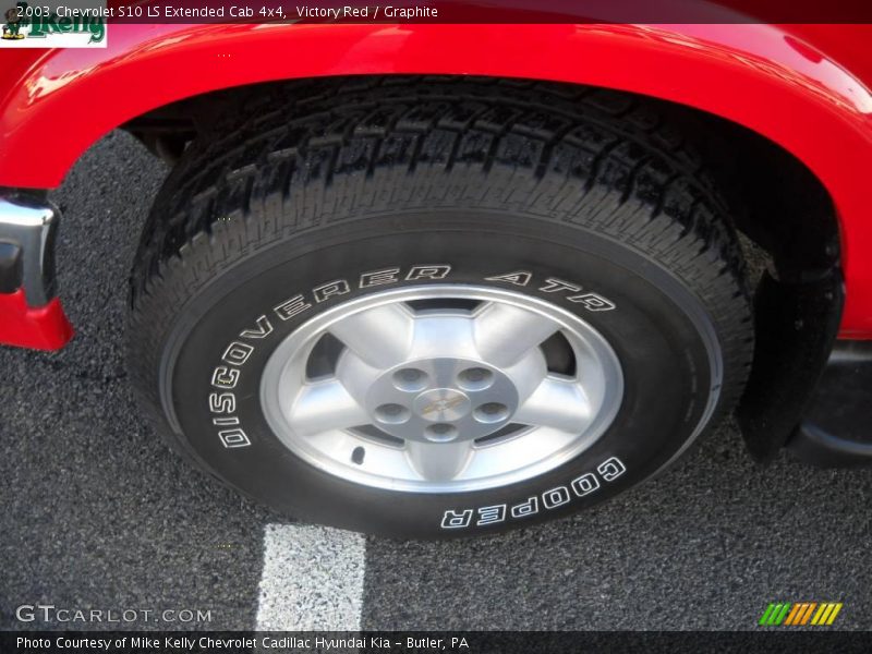 Victory Red / Graphite 2003 Chevrolet S10 LS Extended Cab 4x4