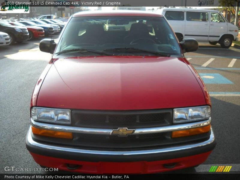 Victory Red / Graphite 2003 Chevrolet S10 LS Extended Cab 4x4