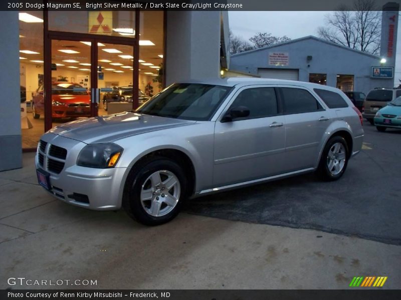 Bright Silver Metallic / Dark Slate Gray/Light Graystone 2005 Dodge Magnum SE