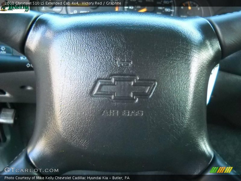 Victory Red / Graphite 2003 Chevrolet S10 LS Extended Cab 4x4