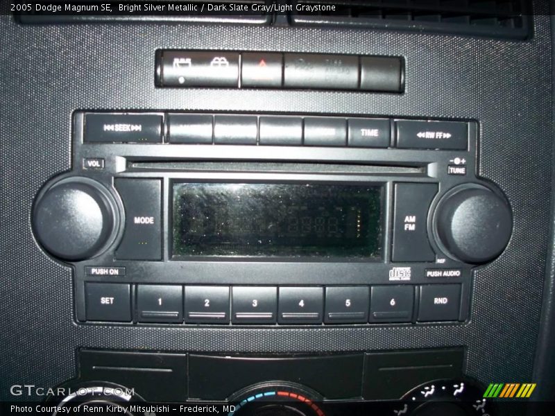 Bright Silver Metallic / Dark Slate Gray/Light Graystone 2005 Dodge Magnum SE