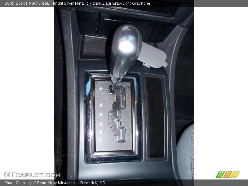 Bright Silver Metallic / Dark Slate Gray/Light Graystone 2005 Dodge Magnum SE