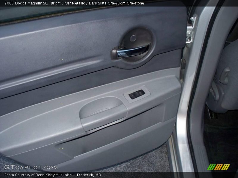 Bright Silver Metallic / Dark Slate Gray/Light Graystone 2005 Dodge Magnum SE