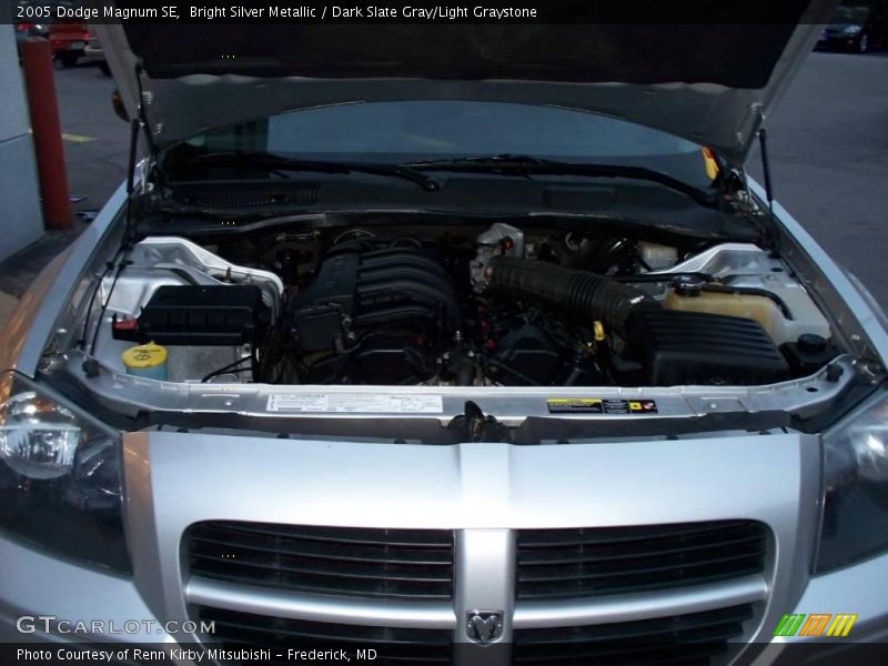Bright Silver Metallic / Dark Slate Gray/Light Graystone 2005 Dodge Magnum SE