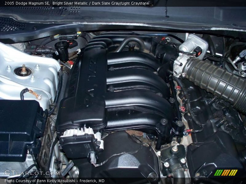 Bright Silver Metallic / Dark Slate Gray/Light Graystone 2005 Dodge Magnum SE