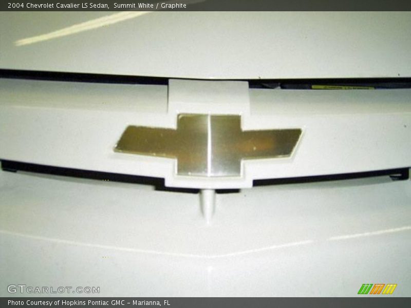 Summit White / Graphite 2004 Chevrolet Cavalier LS Sedan