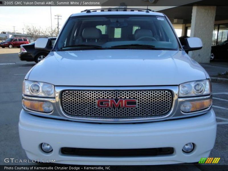 Summit White / Sandstone 2005 GMC Yukon Denali AWD