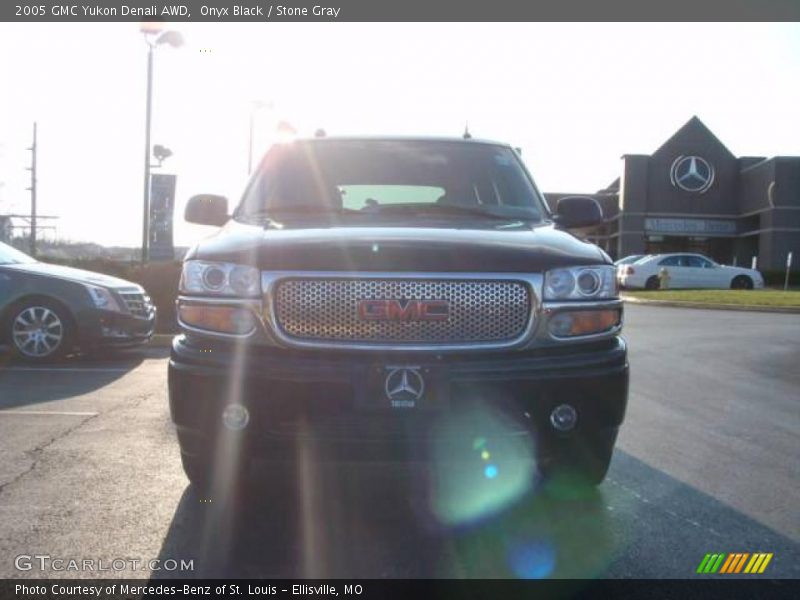 Onyx Black / Stone Gray 2005 GMC Yukon Denali AWD
