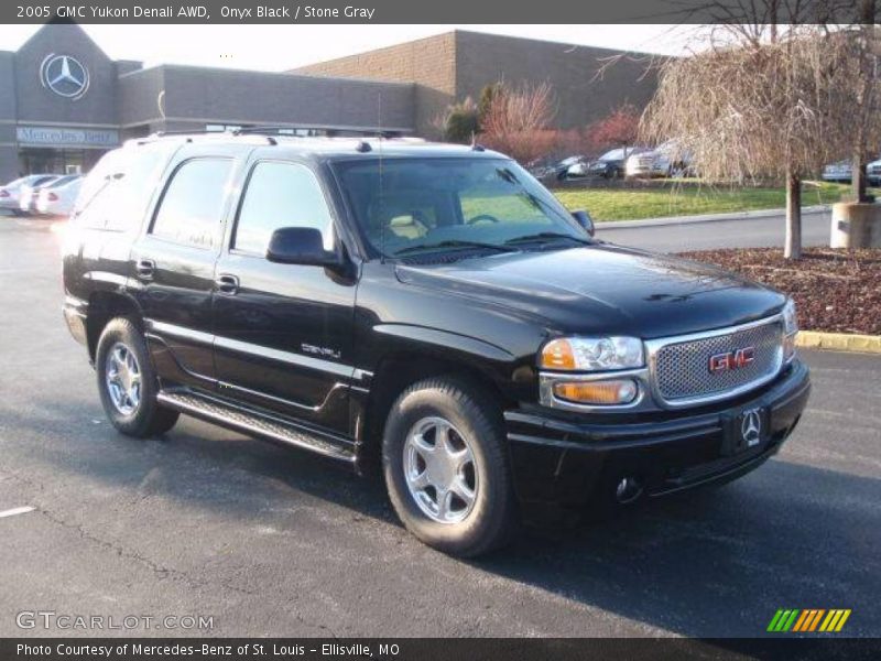 Onyx Black / Stone Gray 2005 GMC Yukon Denali AWD