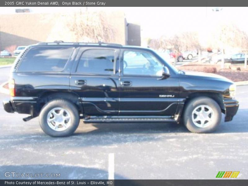 Onyx Black / Stone Gray 2005 GMC Yukon Denali AWD