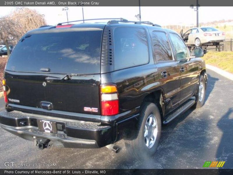 Onyx Black / Stone Gray 2005 GMC Yukon Denali AWD