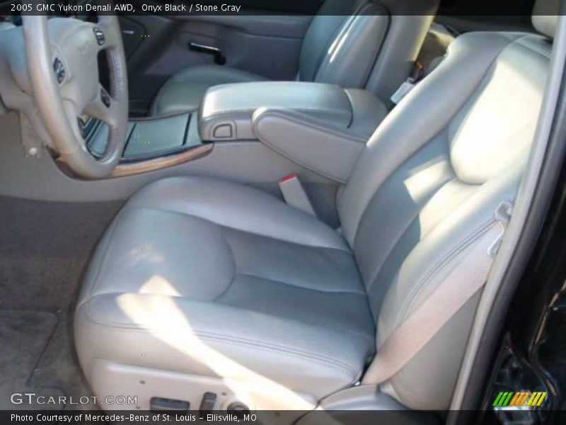 Onyx Black / Stone Gray 2005 GMC Yukon Denali AWD