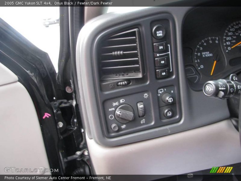 Onyx Black / Pewter/Dark Pewter 2005 GMC Yukon SLT 4x4