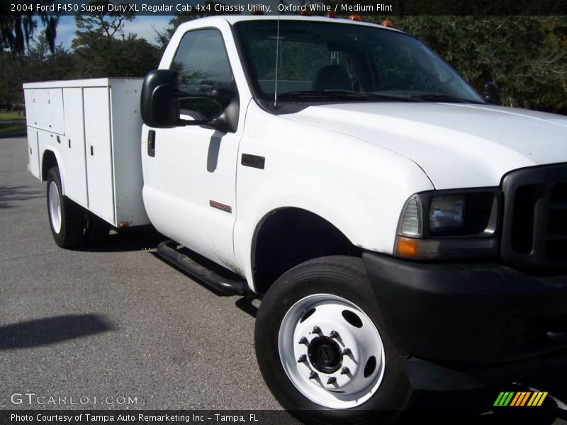 Oxford White / Medium Flint 2004 Ford F450 Super Duty XL Regular Cab 4x4 Chassis Utility