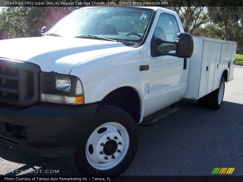 Oxford White / Medium Flint 2004 Ford F450 Super Duty XL Regular Cab 4x4 Chassis Utility