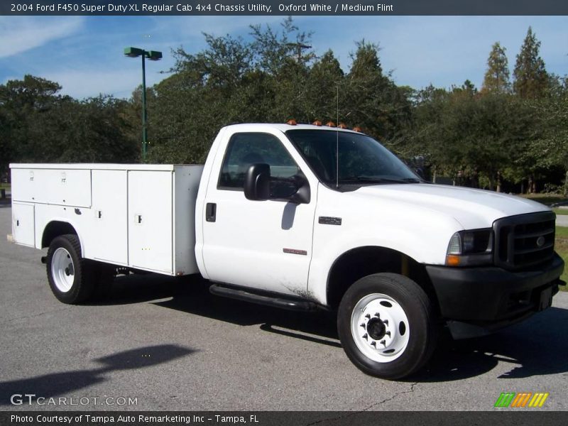 Oxford White / Medium Flint 2004 Ford F450 Super Duty XL Regular Cab 4x4 Chassis Utility