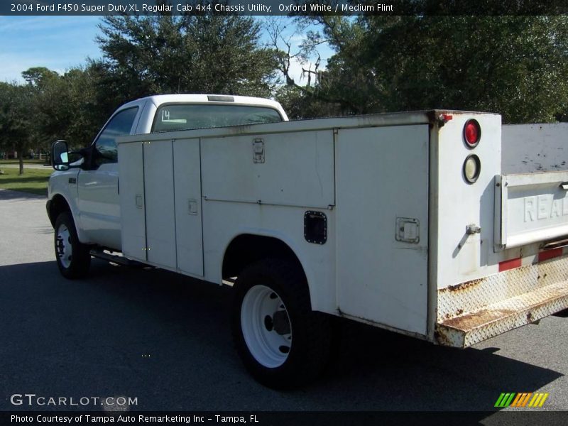 Oxford White / Medium Flint 2004 Ford F450 Super Duty XL Regular Cab 4x4 Chassis Utility