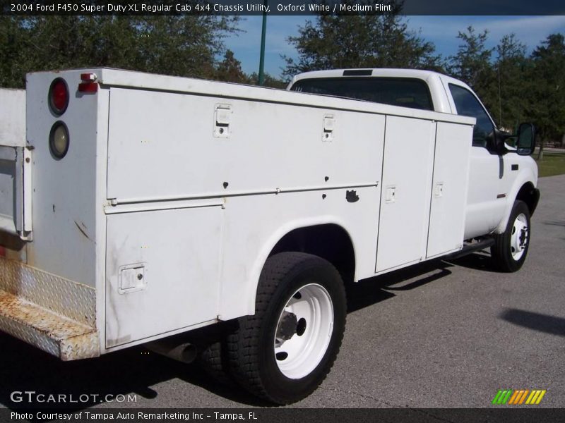 Oxford White / Medium Flint 2004 Ford F450 Super Duty XL Regular Cab 4x4 Chassis Utility