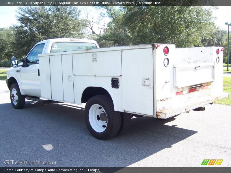 Oxford White / Medium Flint 2004 Ford F450 Super Duty XL Regular Cab 4x4 Chassis Utility