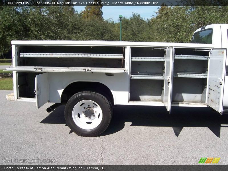 Oxford White / Medium Flint 2004 Ford F450 Super Duty XL Regular Cab 4x4 Chassis Utility