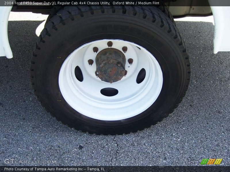 Oxford White / Medium Flint 2004 Ford F450 Super Duty XL Regular Cab 4x4 Chassis Utility
