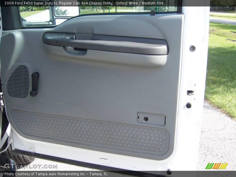 Oxford White / Medium Flint 2004 Ford F450 Super Duty XL Regular Cab 4x4 Chassis Utility