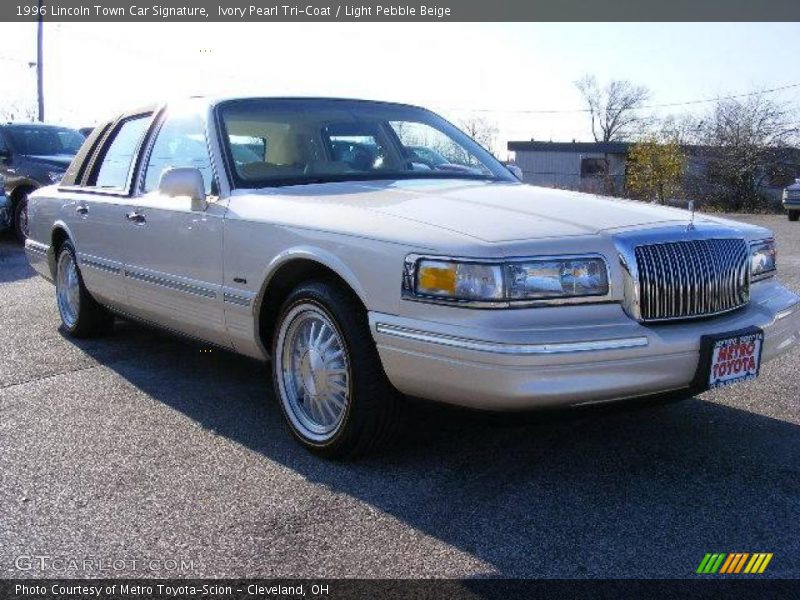 Ivory Pearl Tri-Coat / Light Pebble Beige 1996 Lincoln Town Car Signature