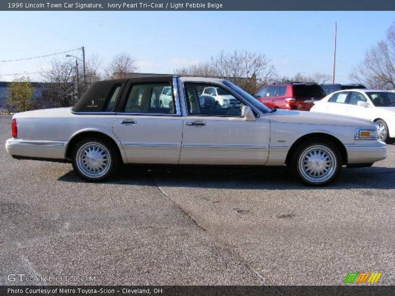 Ivory Pearl Tri-Coat / Light Pebble Beige 1996 Lincoln Town Car Signature