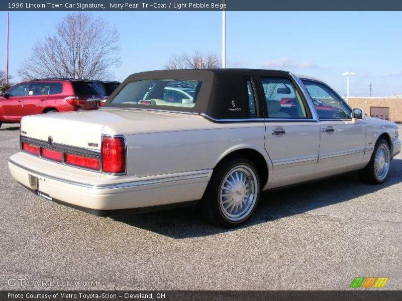 Ivory Pearl Tri-Coat / Light Pebble Beige 1996 Lincoln Town Car Signature