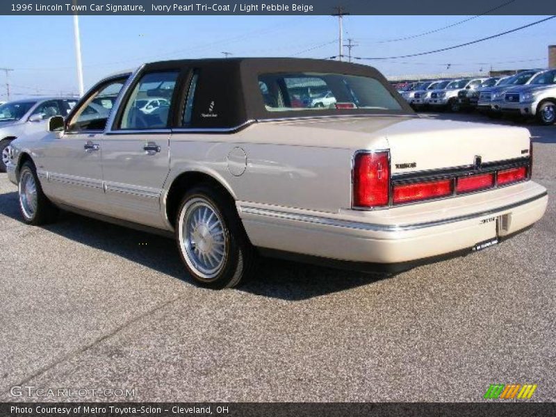 Ivory Pearl Tri-Coat / Light Pebble Beige 1996 Lincoln Town Car Signature