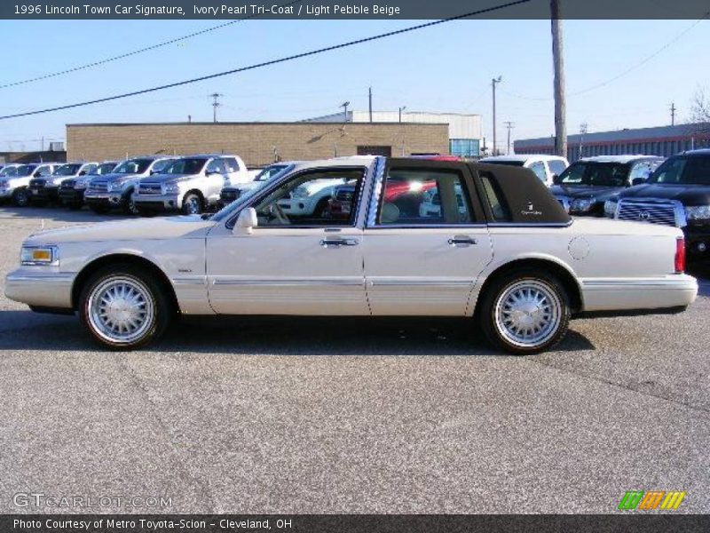 Ivory Pearl Tri-Coat / Light Pebble Beige 1996 Lincoln Town Car Signature