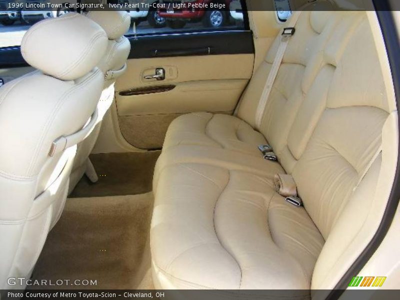 Ivory Pearl Tri-Coat / Light Pebble Beige 1996 Lincoln Town Car Signature