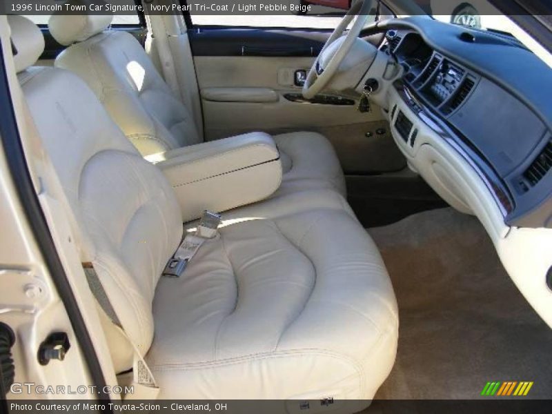 Ivory Pearl Tri-Coat / Light Pebble Beige 1996 Lincoln Town Car Signature
