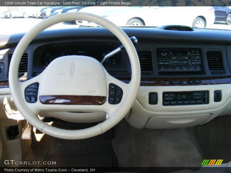 Ivory Pearl Tri-Coat / Light Pebble Beige 1996 Lincoln Town Car Signature