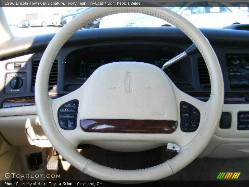 Ivory Pearl Tri-Coat / Light Pebble Beige 1996 Lincoln Town Car Signature