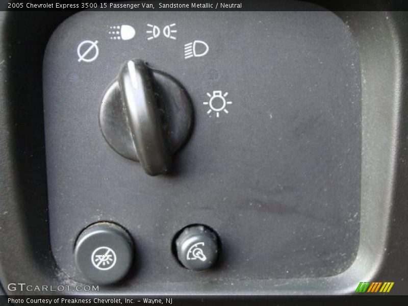 Sandstone Metallic / Neutral 2005 Chevrolet Express 3500 15 Passenger Van