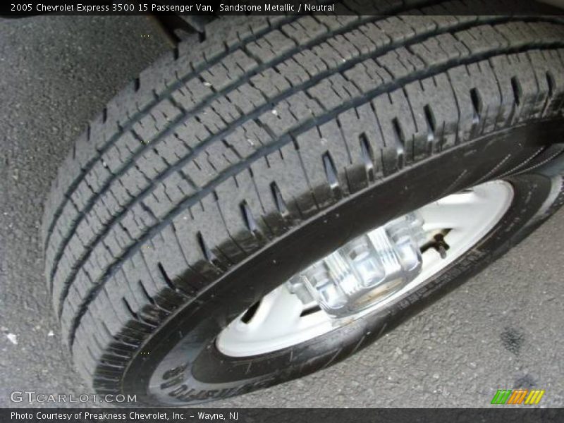 Sandstone Metallic / Neutral 2005 Chevrolet Express 3500 15 Passenger Van