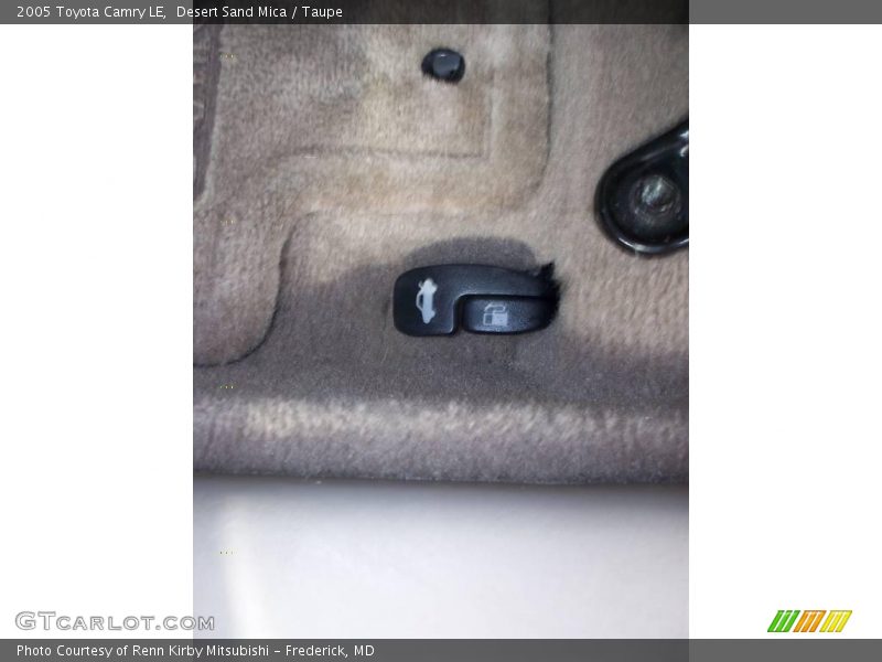 Desert Sand Mica / Taupe 2005 Toyota Camry LE
