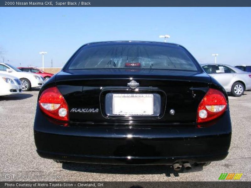 Super Black / Black 2000 Nissan Maxima GXE