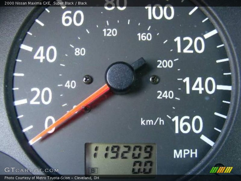 Super Black / Black 2000 Nissan Maxima GXE