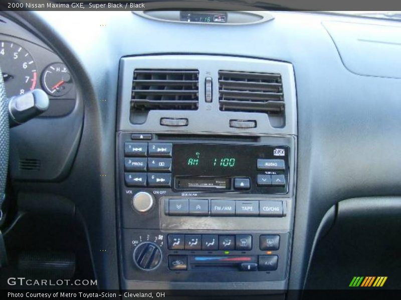 Super Black / Black 2000 Nissan Maxima GXE