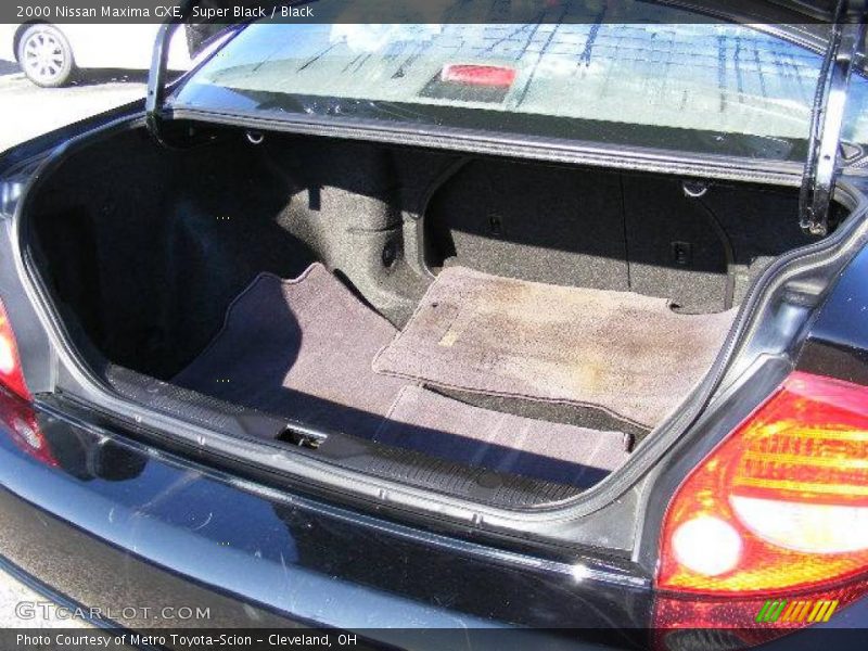 Super Black / Black 2000 Nissan Maxima GXE