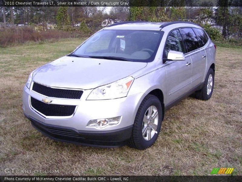 Silver Ice Metallic / Dark Gray/Light Gray 2010 Chevrolet Traverse LT