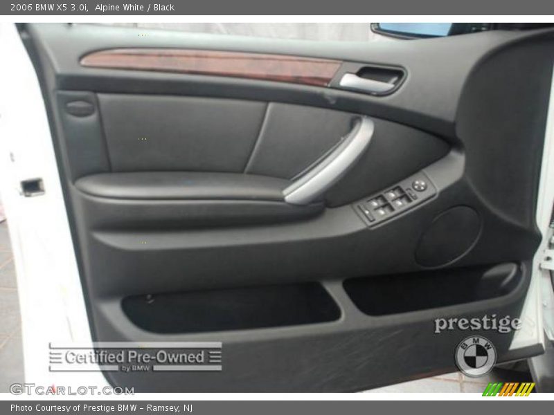 Alpine White / Black 2006 BMW X5 3.0i